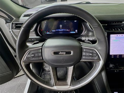 Used 2023 Jeep Grand Cherokee Limited image 11