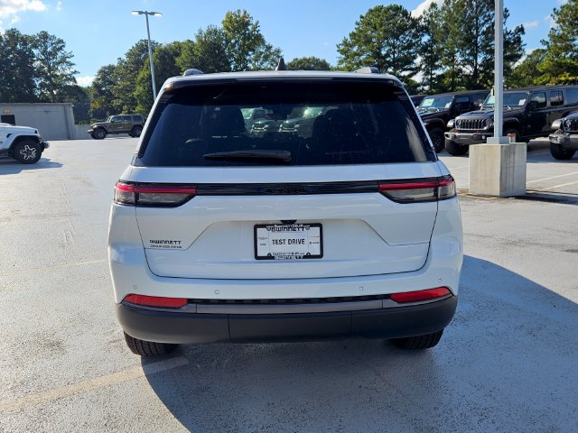 New 2027 Jeep Grand Cherokee Altitude RWD image 7