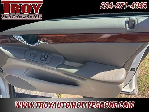 Used 2004 Cadillac De Ville w/ Equipment Group image 18