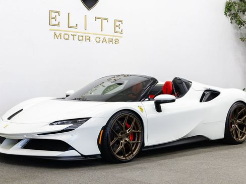 Used 2024 Ferrari SF90 Spider image 1