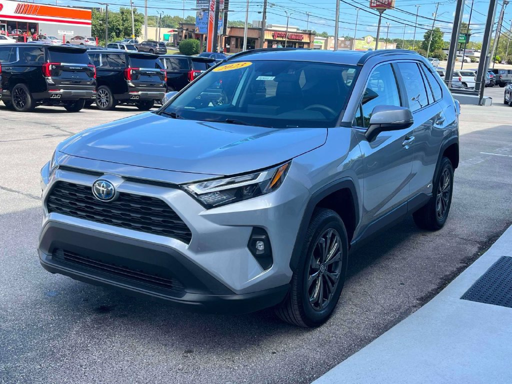 Used 2023 Toyota RAV4 XLE Premium AWD/4WD image 7