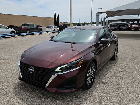 Used 2025 Nissan Altima 2.5 SV FWD image 4