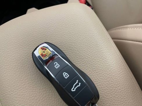 Used 2025 Porsche Macan image 44