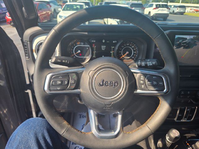 Used 2025 Jeep Wrangler Unlimited Sahara AWD/4WD image 16