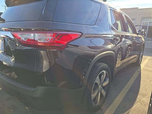 Used 2020 Chevrolet Traverse LT w/ LT Premium Package image 2