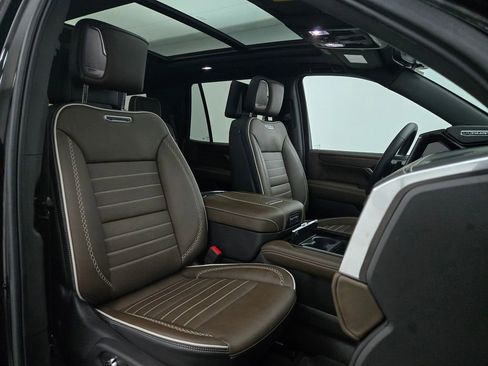 Used 2025 GMC Yukon Denali Ultimate w/ LPO, Floor Liner Package image 39