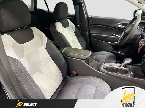 Used 2024 Chevrolet Trax LS w/ LS Convenience Package FWD image 29