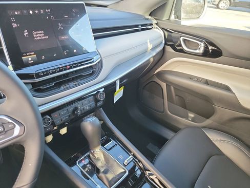 New 2026 Jeep Compass Limited image 12