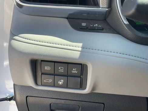 Used 2024 Toyota Highlander Platinum image 10