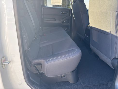 Used 2024 Nissan Frontier SV image 12