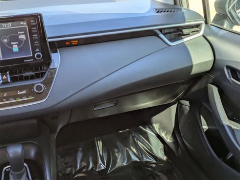 Used 2022 Toyota Corolla LE image 17