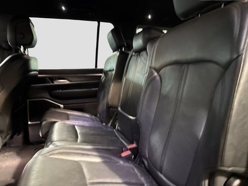 Used 2024 Jeep Wagoneer L Series II w/ Flexible Seating Group AWD/4WD image 19