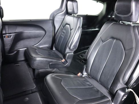 Used 2020 Chrysler Pacifica Touring-L w/ S Appearance Package image 33