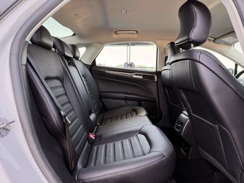 Used 2018 Ford Fusion SE w/ Equipment Group 602A FWD image 17
