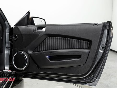 Used 2013 Ford Mustang Shelby GT500 RWD image 96