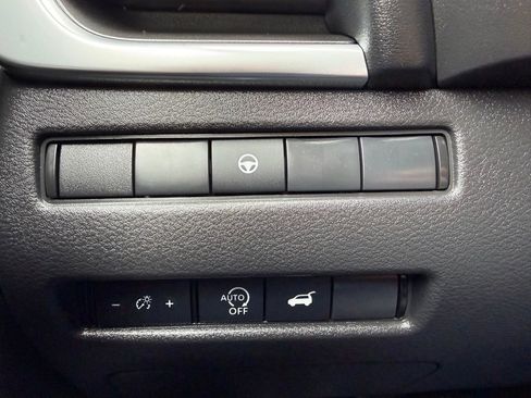 Certified 2025 Nissan Rogue SV image 19