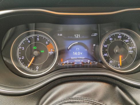 Used 2019 Jeep Cherokee Limited FWD image 23