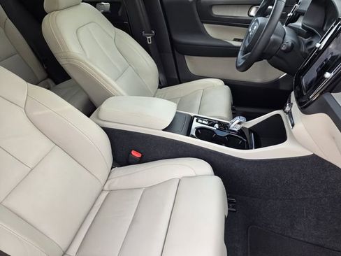 Used 2023 Volvo XC40 B5 Ultimate w/ Protection Package Premier AWD/4WD image 13
