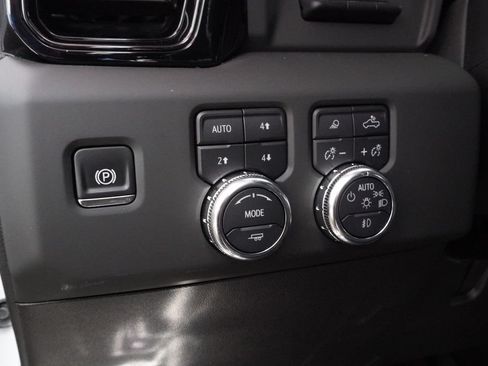 Used 2025 GMC Sierra 2500 AT4X AWD/4WD image 26