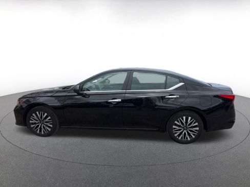 Used 2025 Nissan Altima 2.5 SV image 9