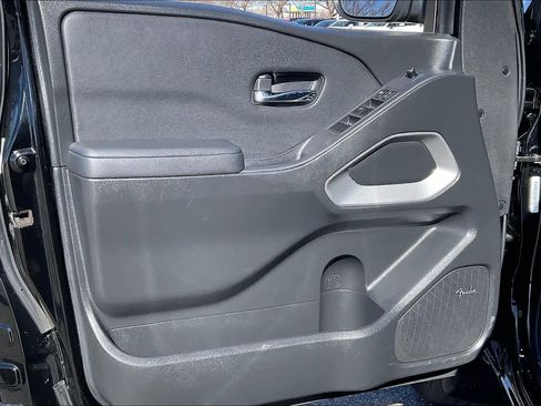 Used 2022 Nissan Frontier SV w/ SV Premium Package image 21