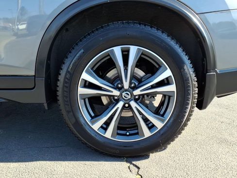 Used 2019 Nissan Rogue SV w/ Premium Package image 24