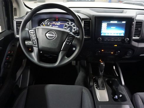 Used 2022 Nissan Frontier SV w/ Technology Package image 5