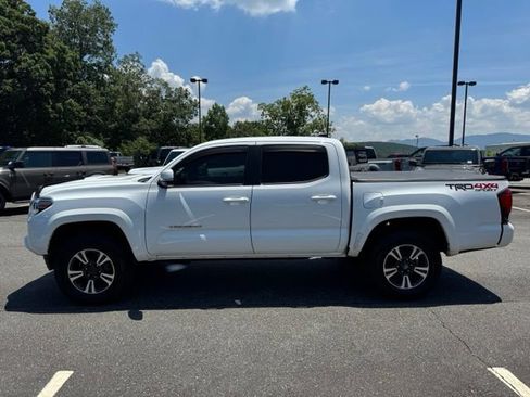 Used 2019 Toyota Tacoma TRD Sport AWD/4WD image 4