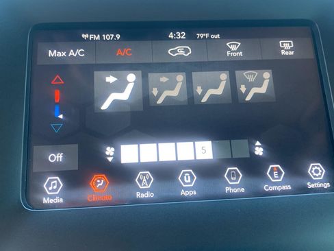 Used 2019 Jeep Cherokee Latitude Plus image 15