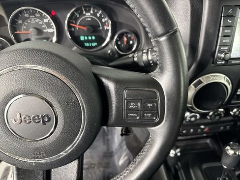 Used 2017 Jeep Wrangler Unlimited Sahara w/ Mopar Chrome Edition Group AWD/4WD image 11