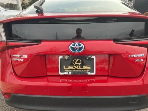 Used 2020 Toyota Prius XLE image 6