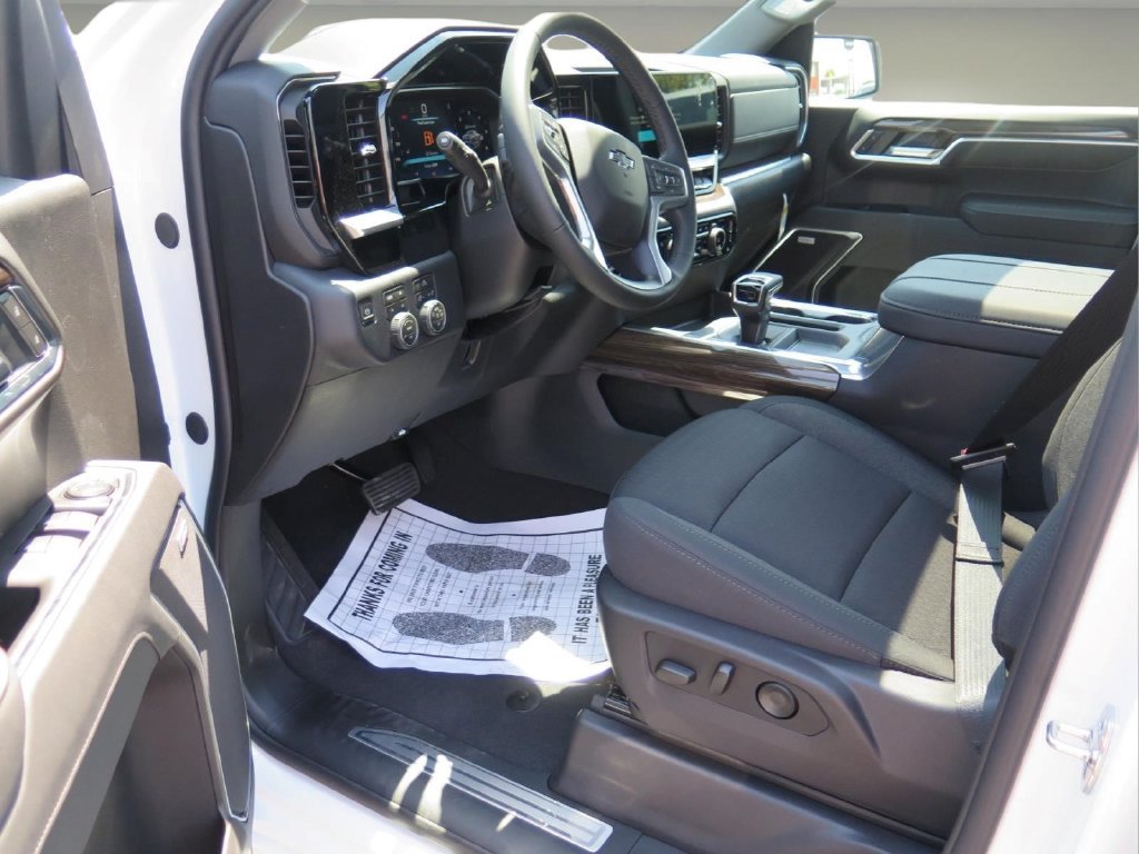 New 2026 Chevrolet Silverado 1500 RST w/ Redline Edition AWD/4WD image 10
