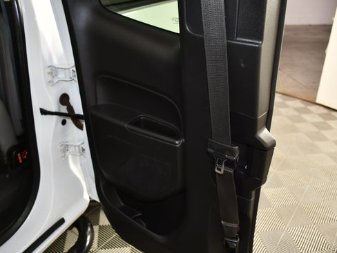 Used 2015 Chevrolet Colorado W/T RWD image 47