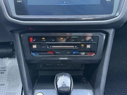 Used 2022 Volkswagen Tiguan SE image 22