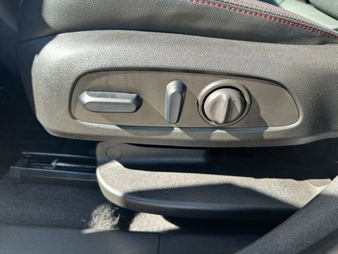 Used 2023 Chevrolet Equinox RS image 28