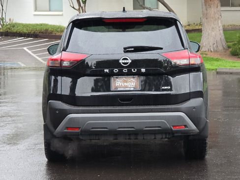 Used 2023 Nissan Rogue S image 5