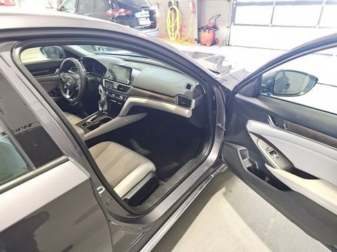 Used 2018 Honda Accord EX image 24