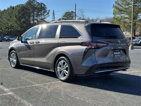 Certified 2023 Toyota Sienna Platinum image 23