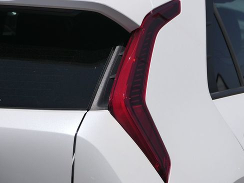 Used 2023 Kia Niro Wave FWD image 3