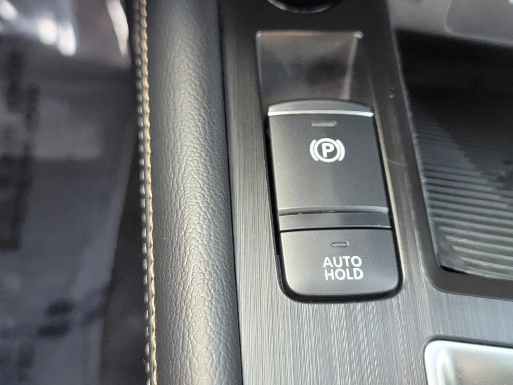Used 2025 Nissan Kicks SV AWD/4WD image 28