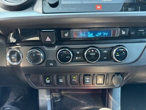Used 2017 Toyota Tacoma TRD Off-Road AWD/4WD image 14