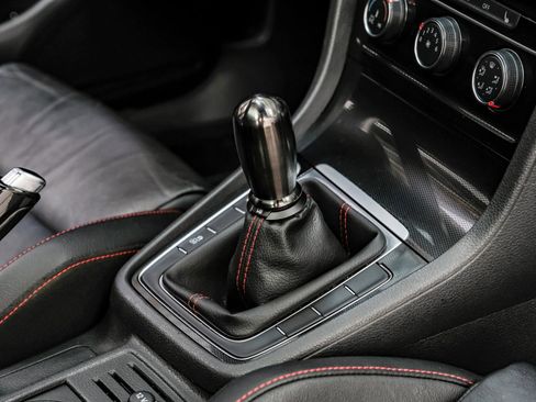 Used 2017 Volkswagen GTI SE image 26