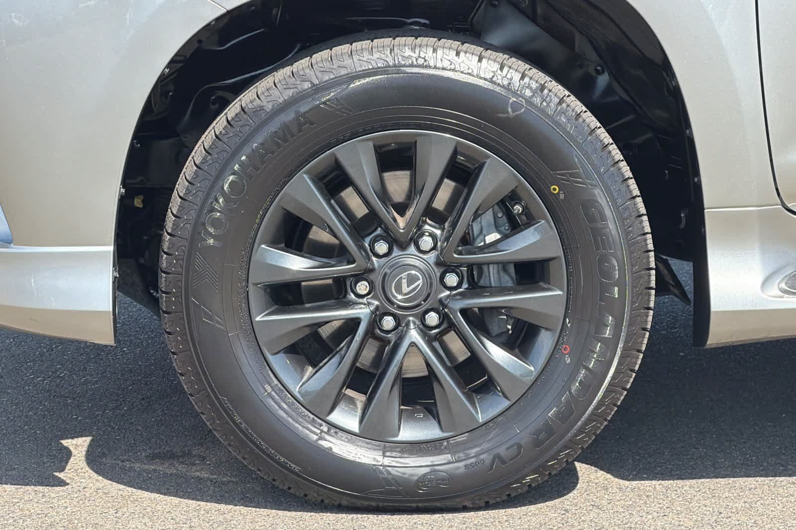 Certified 2023 Lexus GX 460 Premium w/ Premium Plus Package AWD/4WD image 32