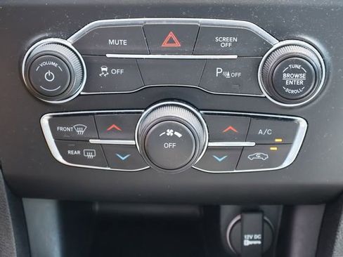 Used 2020 Dodge Charger SXT w/ Leather Interior Group RWD image 12