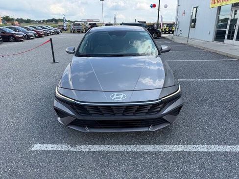 Used 2024 Hyundai Elantra SEL FWD image 3