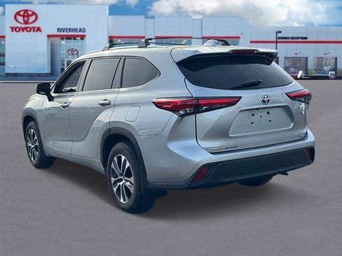 Certified 2021 Toyota Highlander XLE image 5