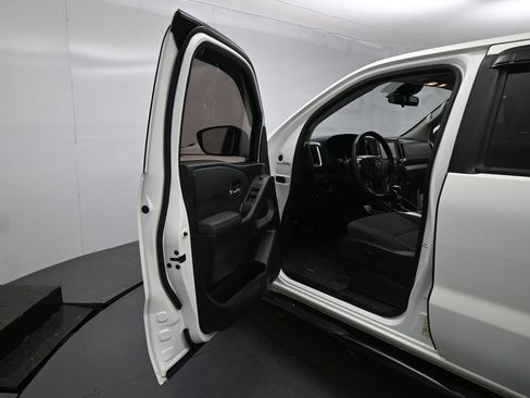 Used 2022 Nissan Frontier SV w/ Technology Package image 9