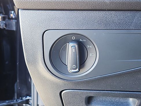 Certified 2022 Volkswagen Tiguan SE R-Line image 12