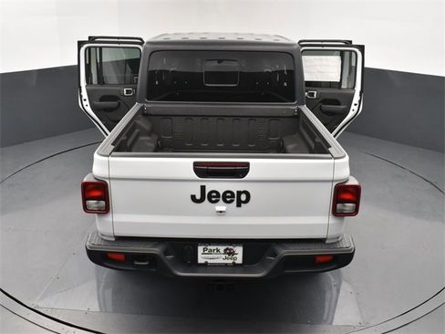 New 2025 Jeep Gladiator Sport image 29