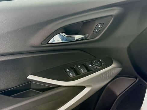 Used 2024 Chevrolet Trax RS FWD image 19